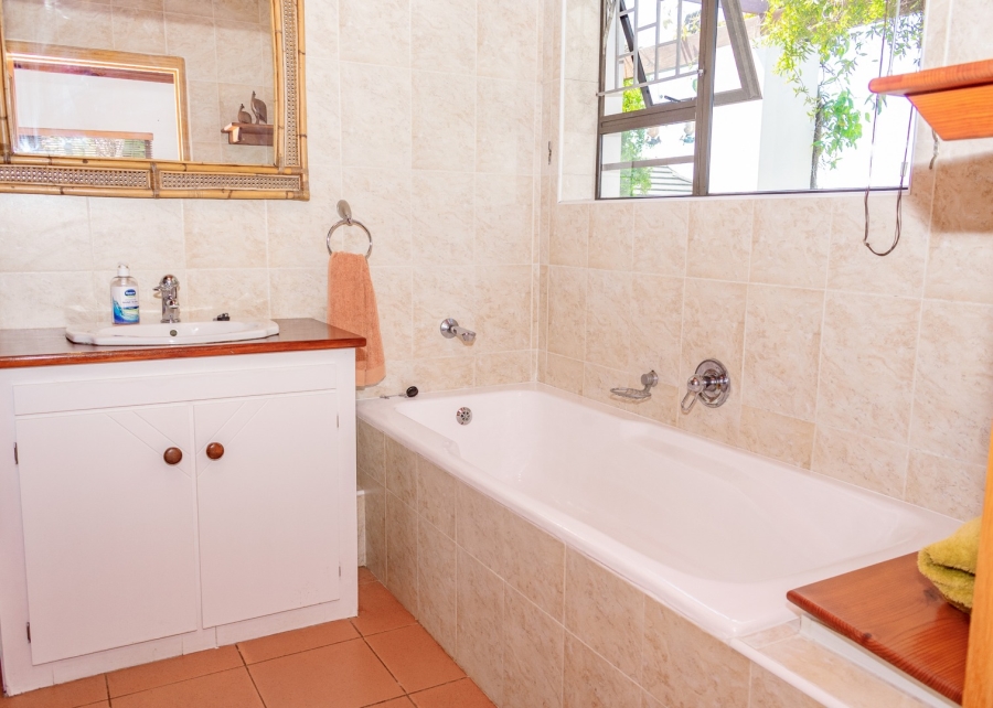 8 Bedroom Property for Sale in Colleen Glen Eastern Cape